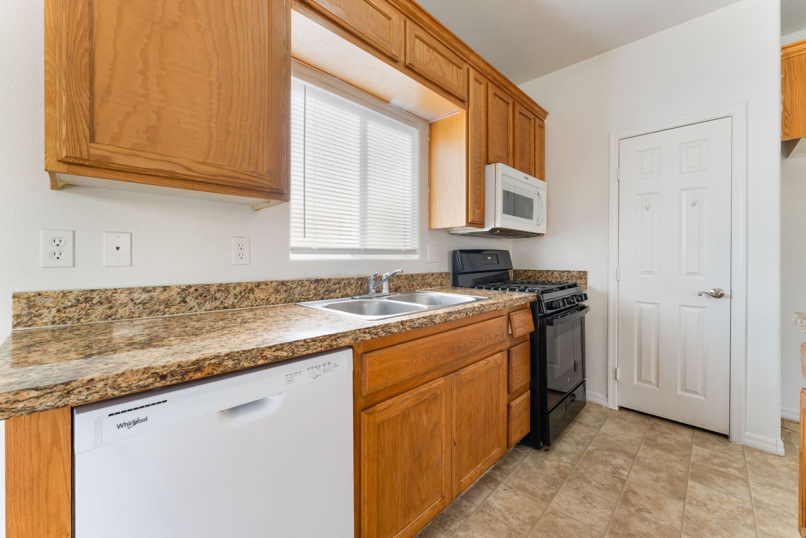 Spacious Two-Story Home with an Open-Concept Design! – photo 5