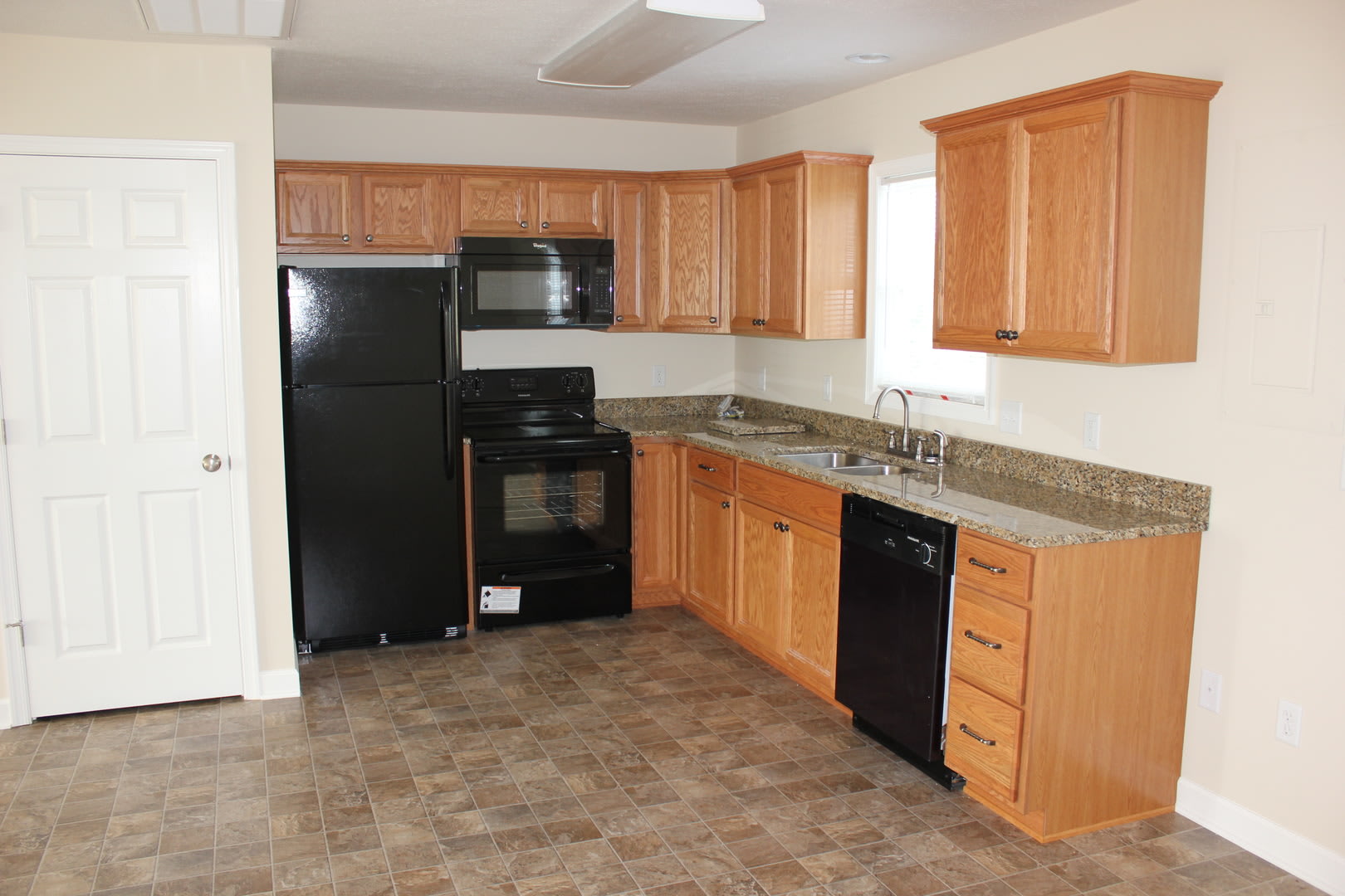 3 Bedroom 2 5 Bath Townhouse For Rent – photo 3