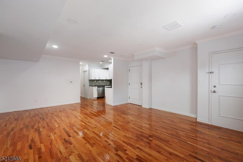 131 Armstrong Ave – photo 5