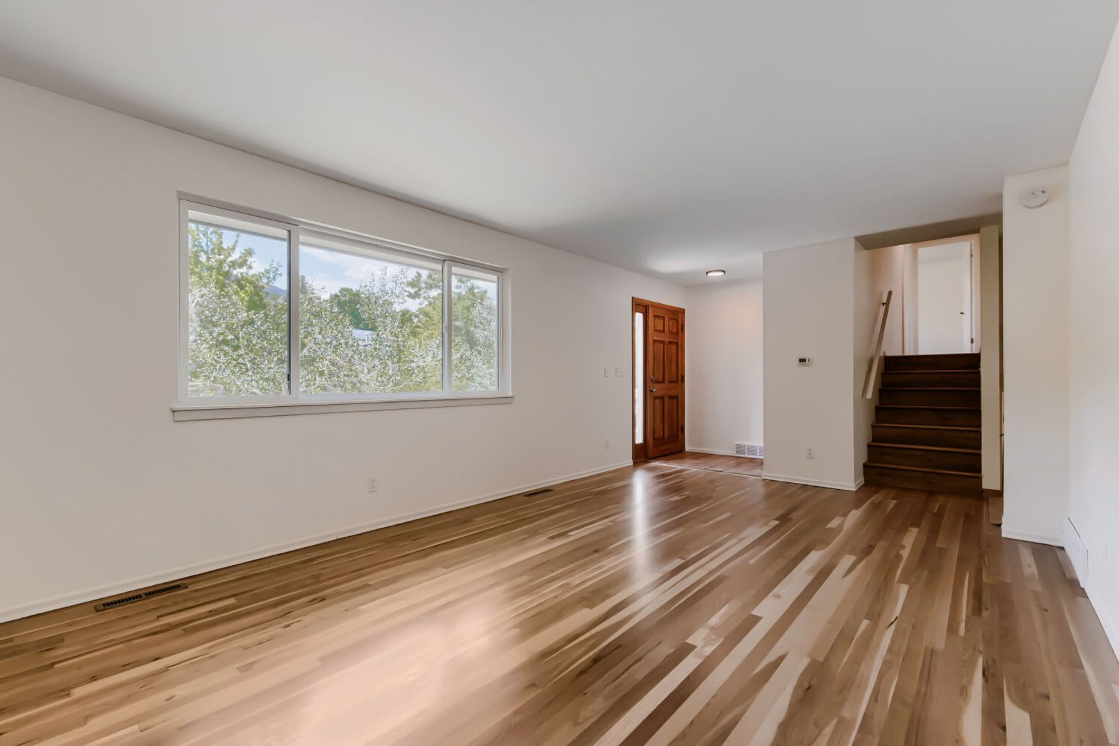 Beautiful 3 Bedroom Home With Large Backyard Mountain Views – photo 3