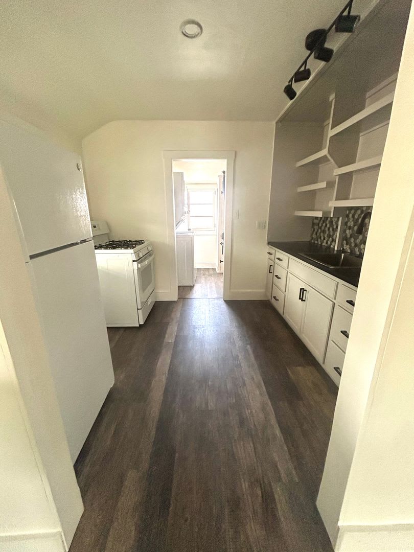 Newly Renovated 2 Bedroom 1 Bathroom Home – photo 5