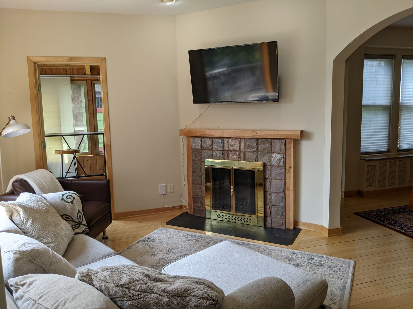 AVAILABLE Novemeber 10th- 3 BED 2 BATH Single Family Home – photo 3