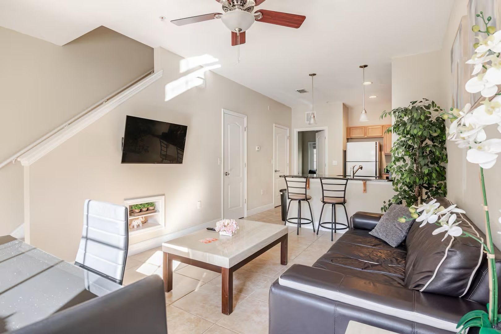 Fully Furnished 3-Bedroom/3-Bath Townhome – photo 5