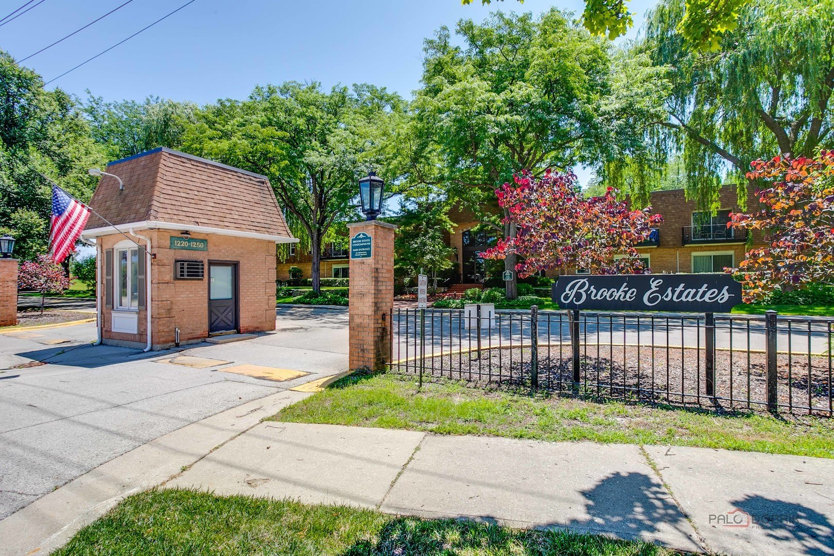 1220 Park Avenue W – photo 1