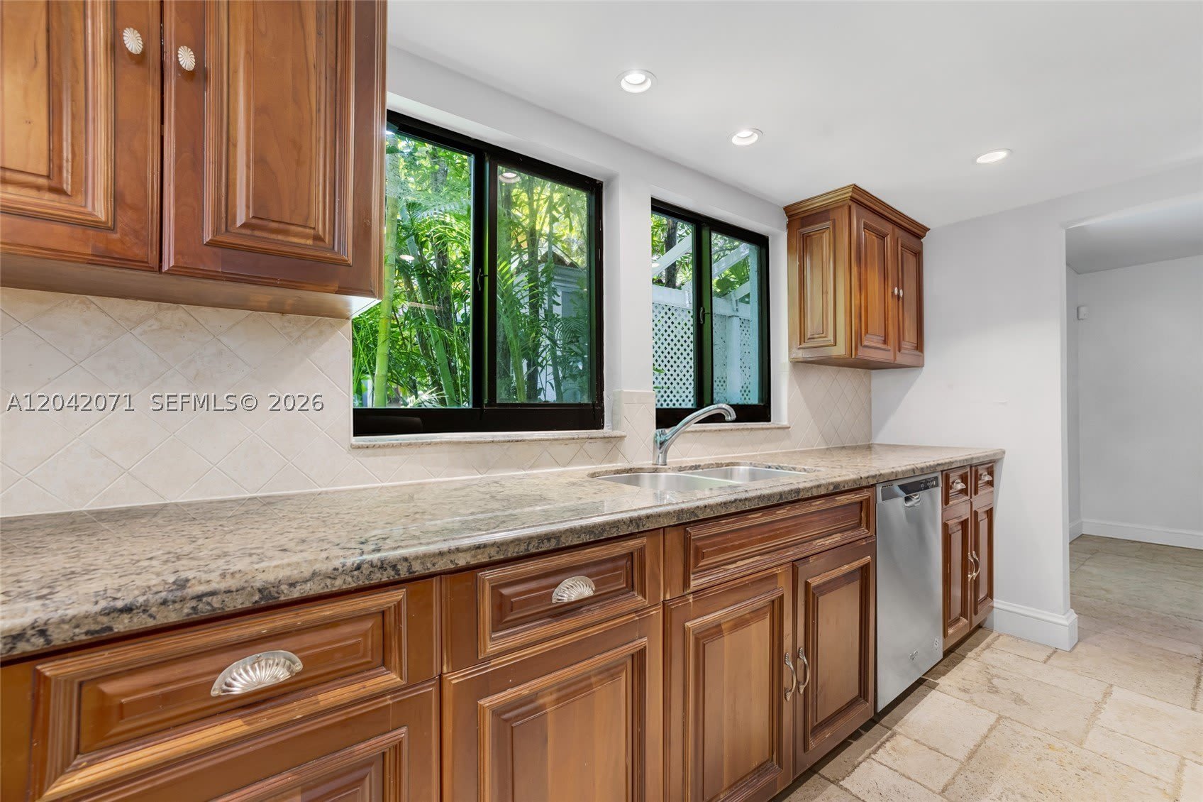 920 Aguero Ave – photo 3