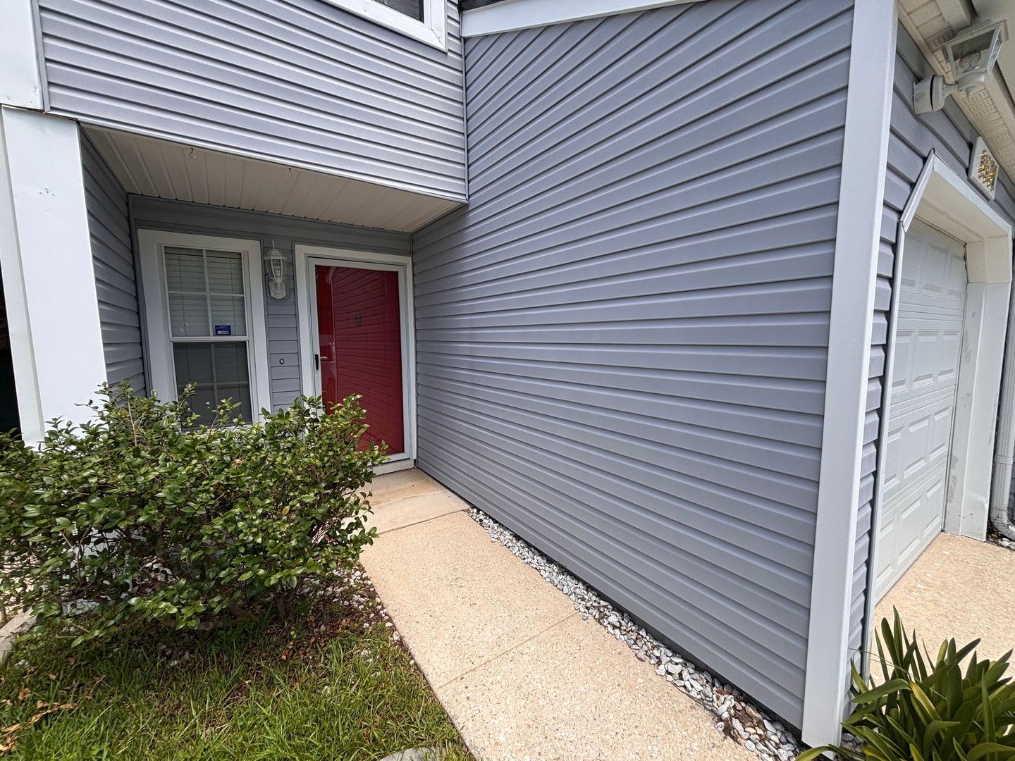 2Br 2 5Ba Townhome With In Unit Laundry Fenced Backyard Garage Fireplace Move In Ready Private Owner Managed – photo 2