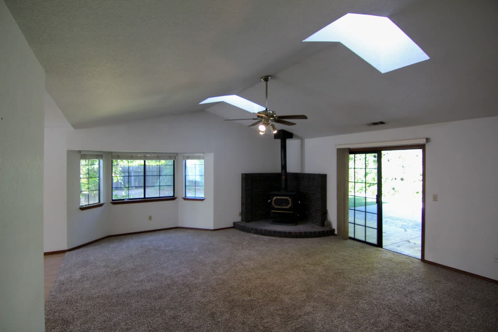 3 Bedroom Home for Rent in Redding CA – photo 3