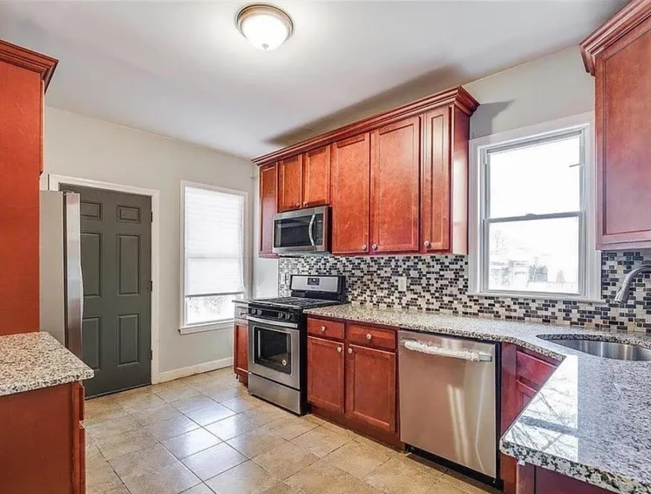 36 DWIGHT ST – photo 1