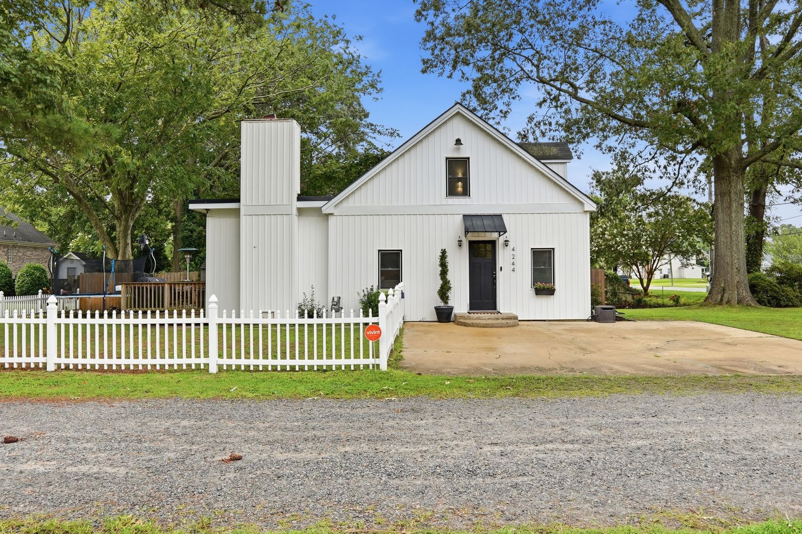 Modern Suffolk Living With Timeless Style And Spacious Indoor Outdoor Living In This 3Br 2Ba Single Family Home Available Now – photo 4