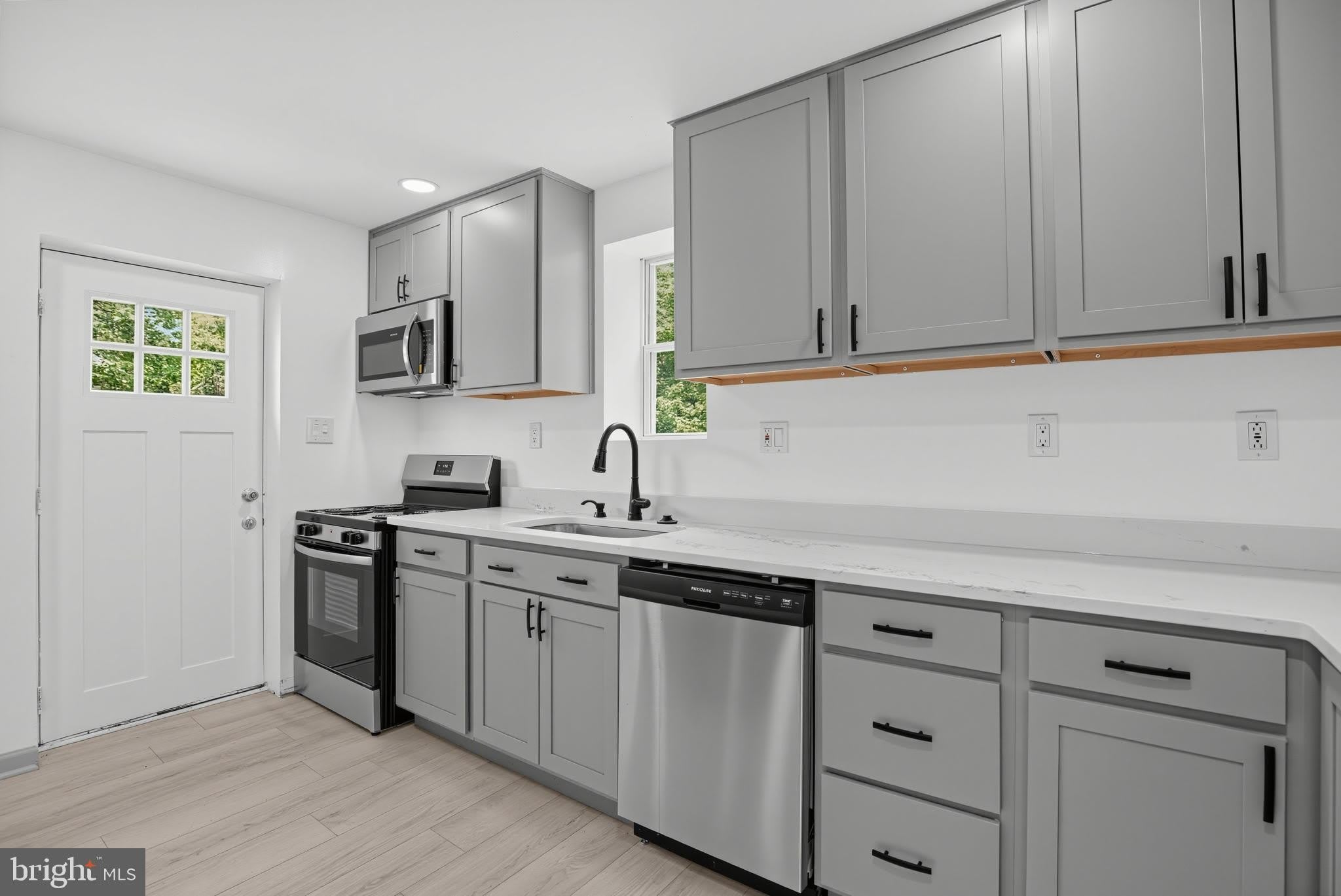 6370 RAYMOND AUGUSTUS Place – photo 2
