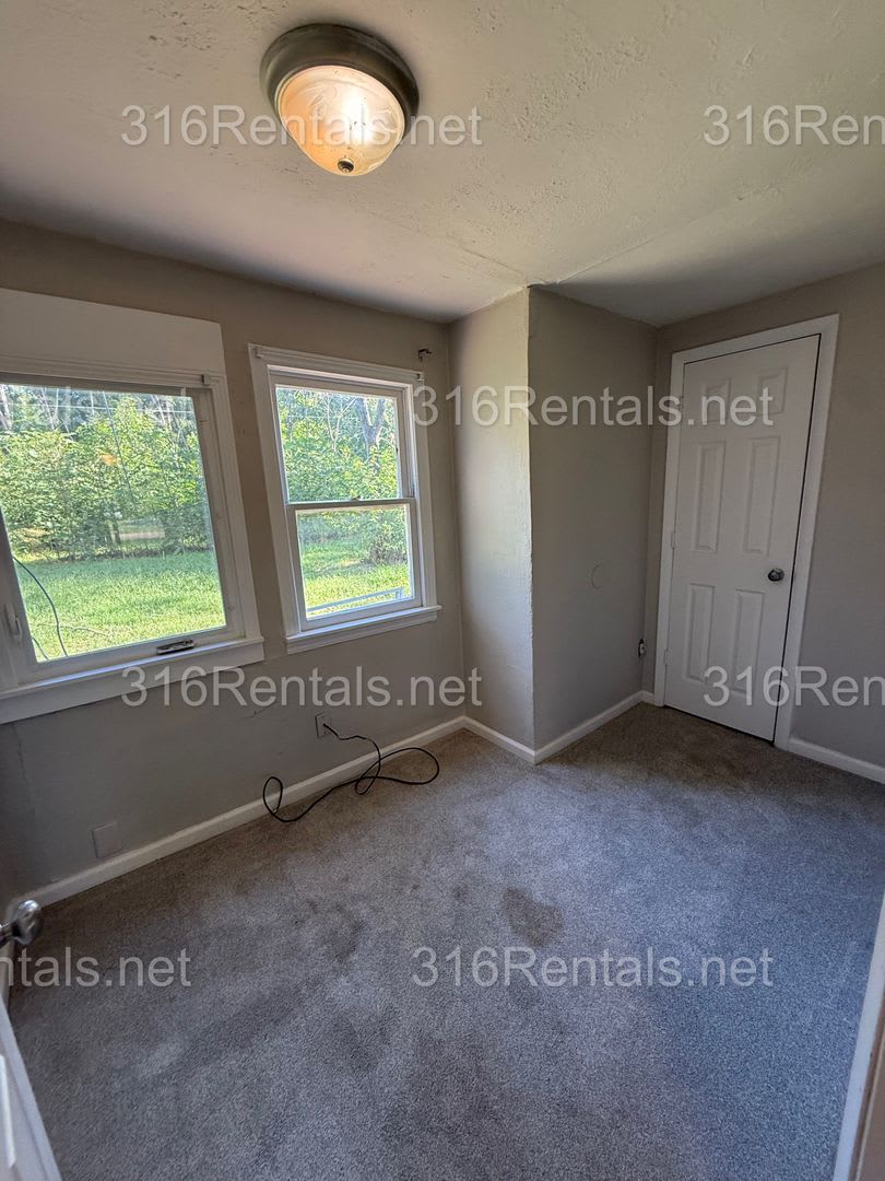 1200 3 Bedroom 1 Bathroom Haysville Single Family Home – photo 5