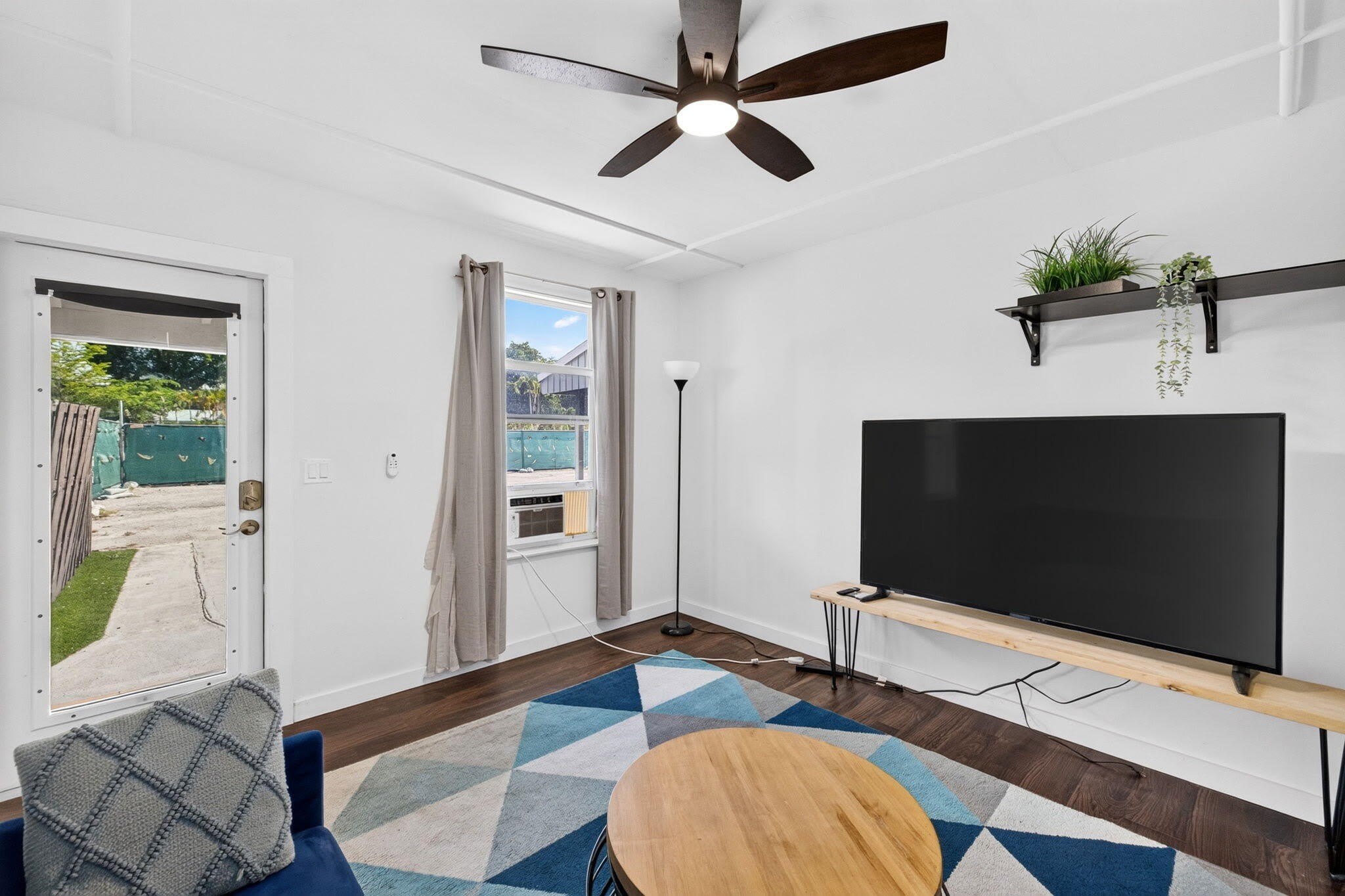 2702 Ne 9Th Avenue – photo 4