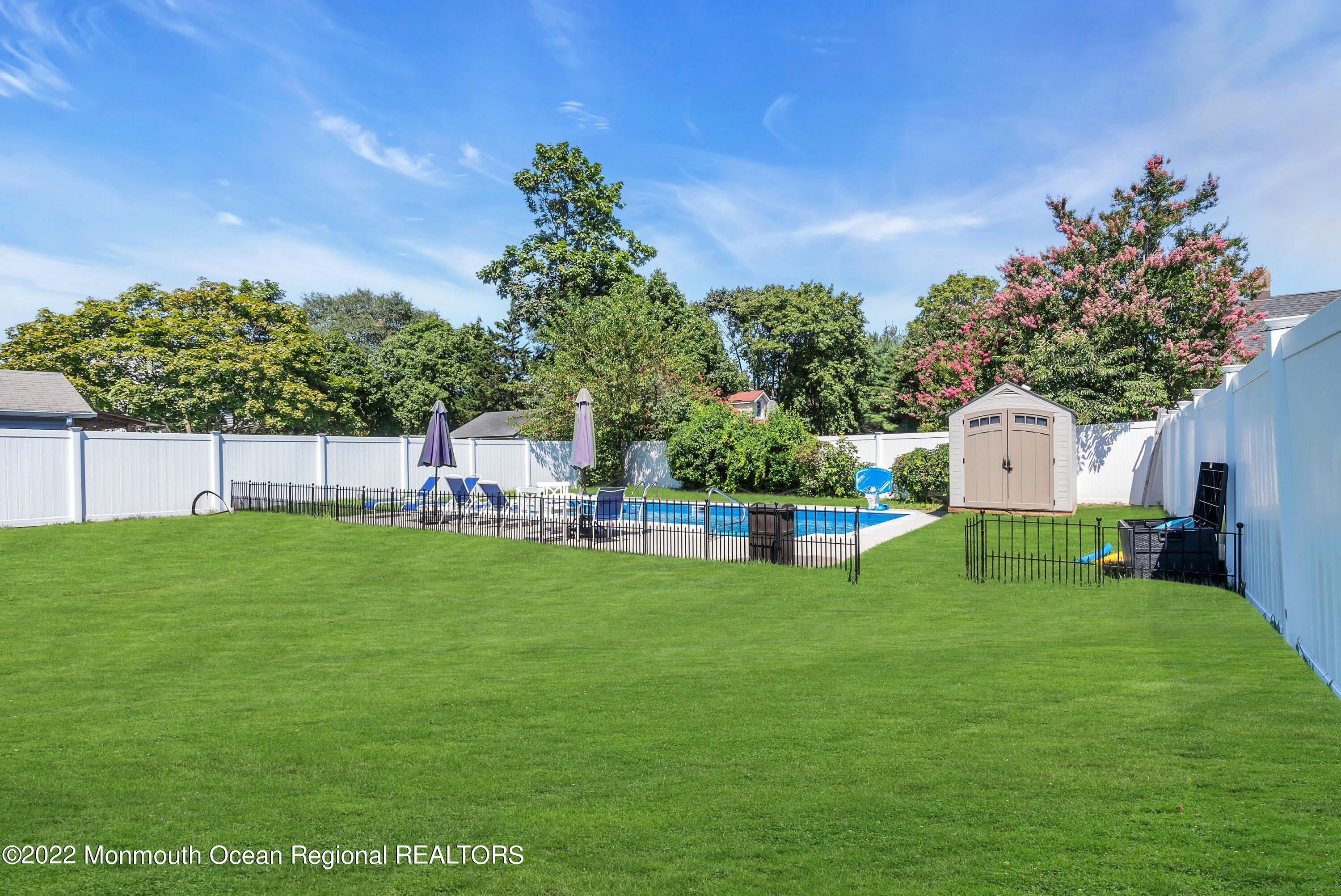 325 Roosevelt Avenue – photo 4