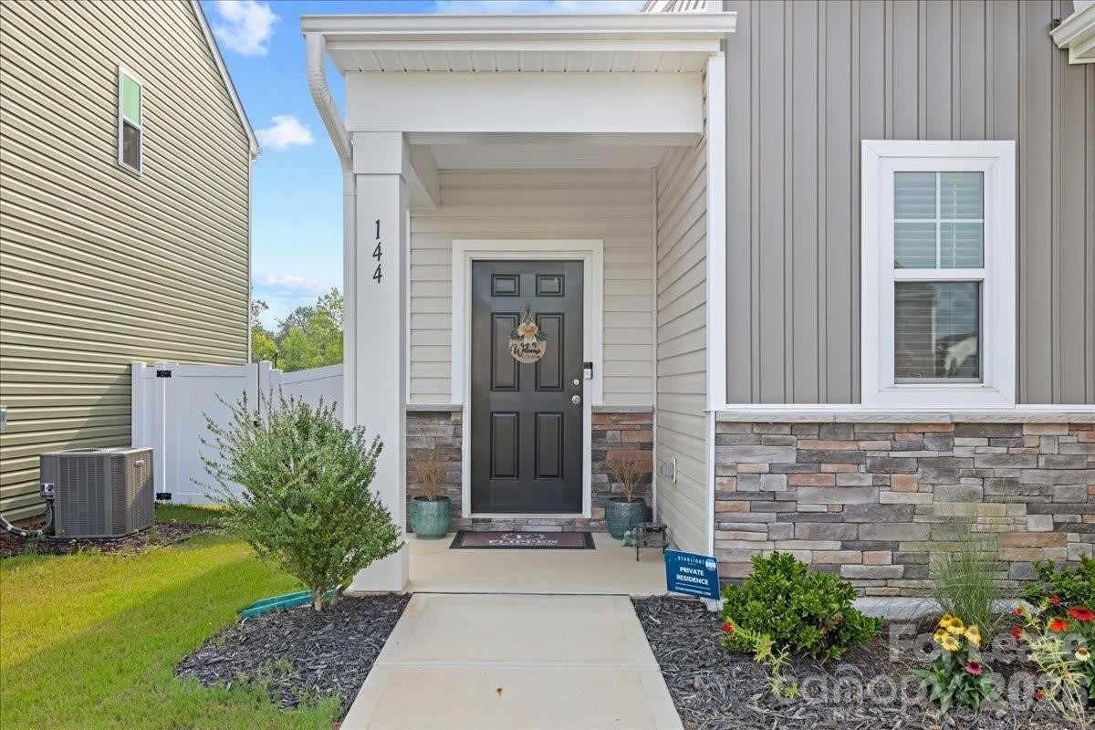 144 BABBLING BROOK Drive – photo 2