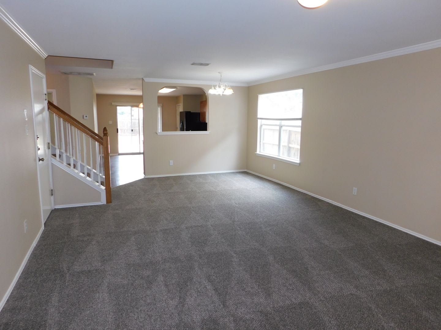 Beautiful 5 bedroom home w/ 2 primary suites – photo 3