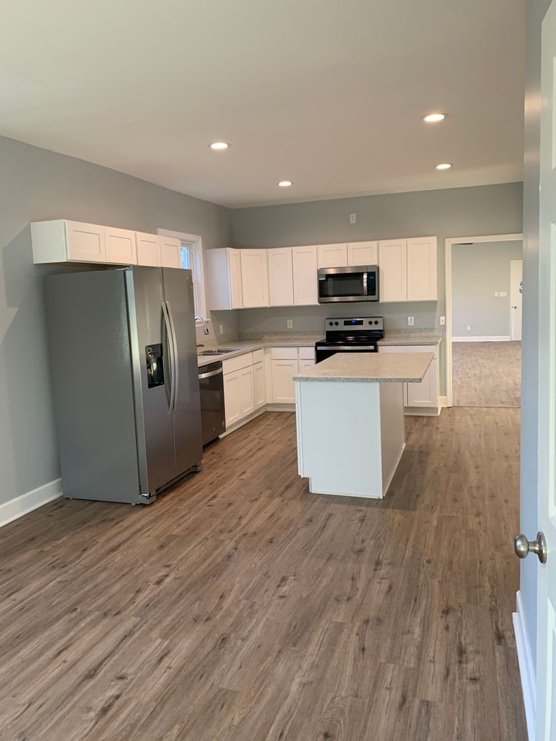 3 Bedroom 2.5 Bath with nice open yard! – photo 3