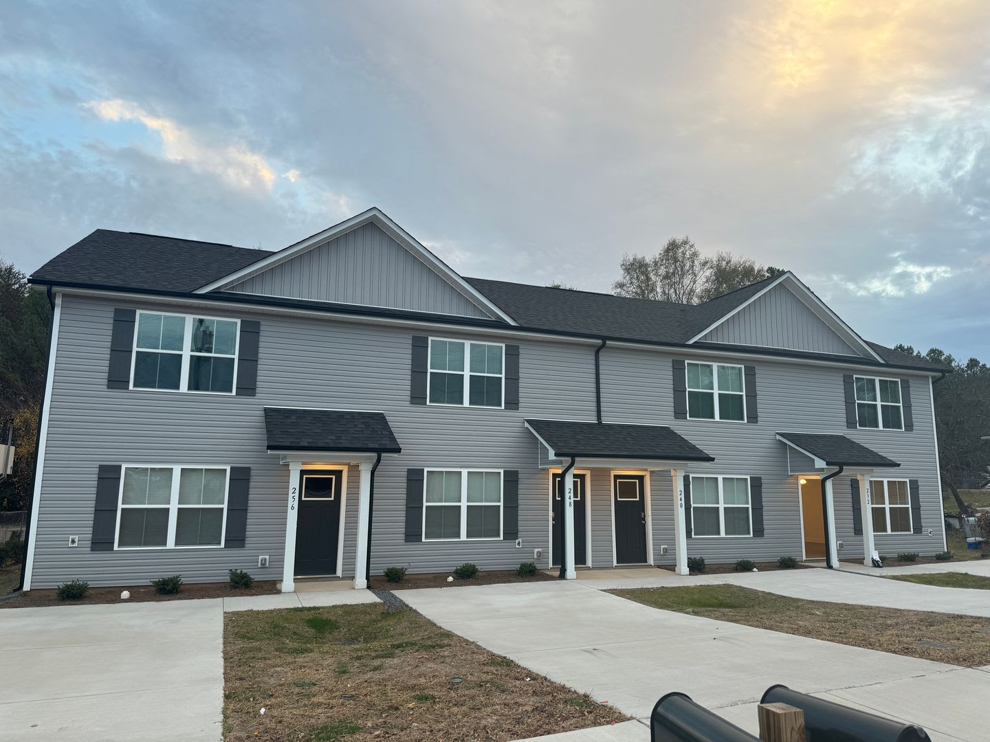 New Construction! 3 bed 2.5 bath townhome – photo 1