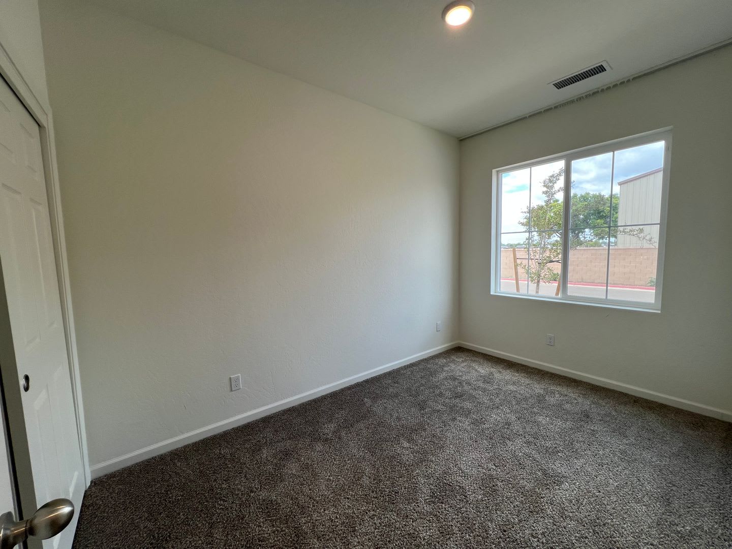 500 Off The First Month S Rent – photo 4