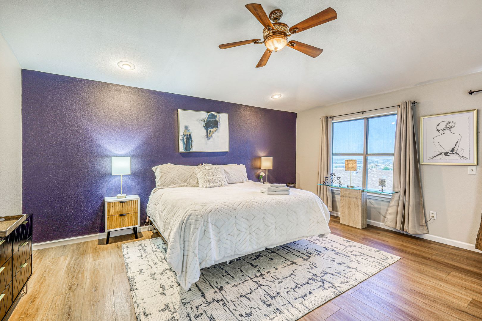 Beautiful Westside Home Furnished With 4 Bed 3 Baths Plus An Office With Beautiful Backyard With Jacuzzy All Utilities Wifi Included – photo 4