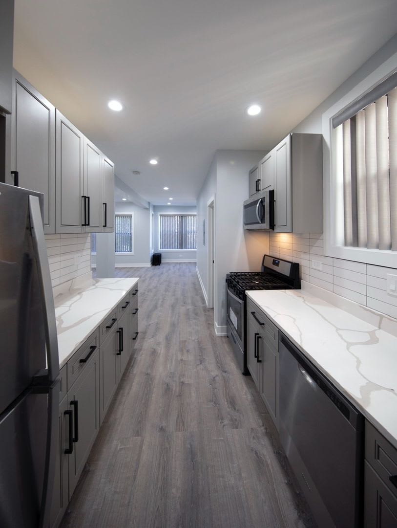 7663 N Rogers Ave – photo 4