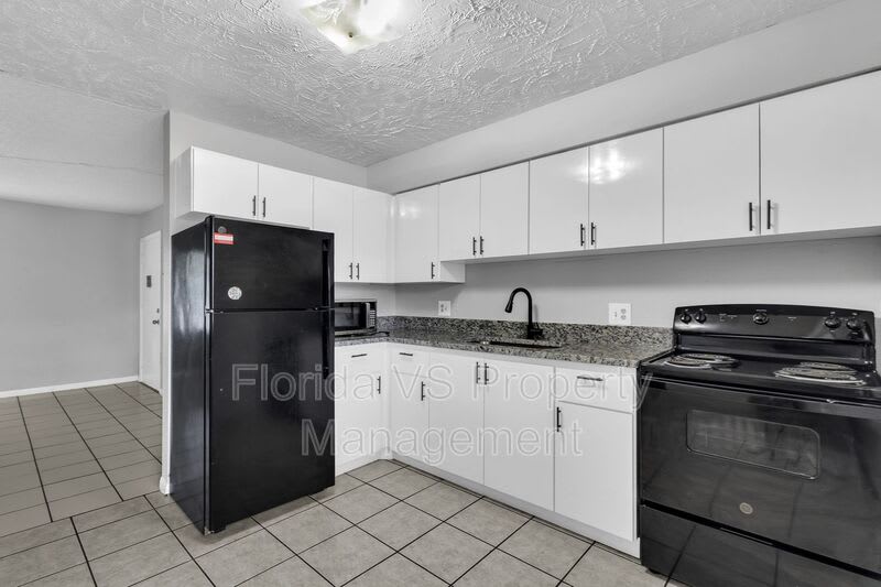 1629 W Oak Ridge Rd – photo 4