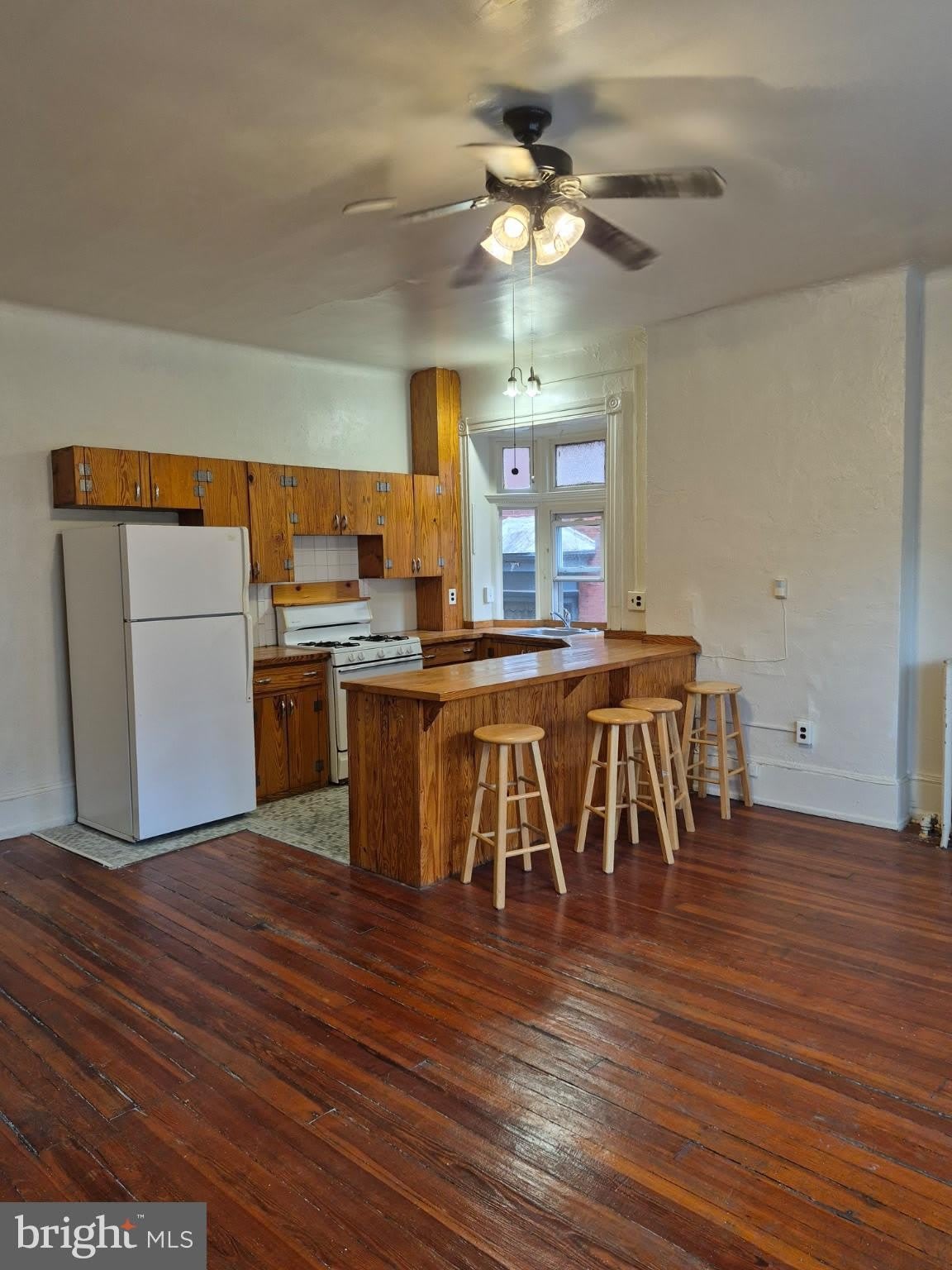 4610 CHESTER Avenue – photo 1