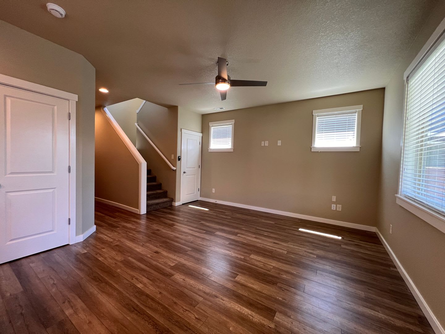 Available Now Ridgefield 2 Story In Picturesque Neighborhood – photo 4