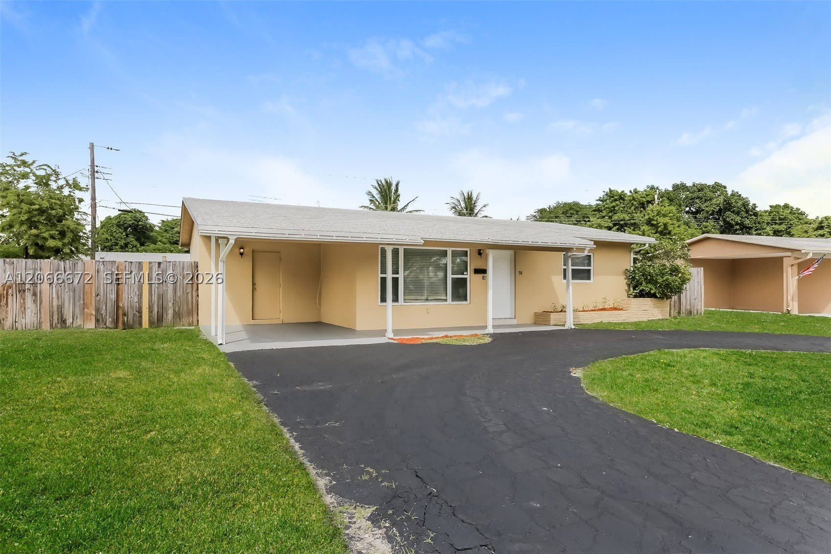 711 NE 30th St – photo 1