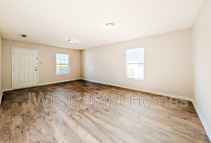 8410 Maple St – photo 3