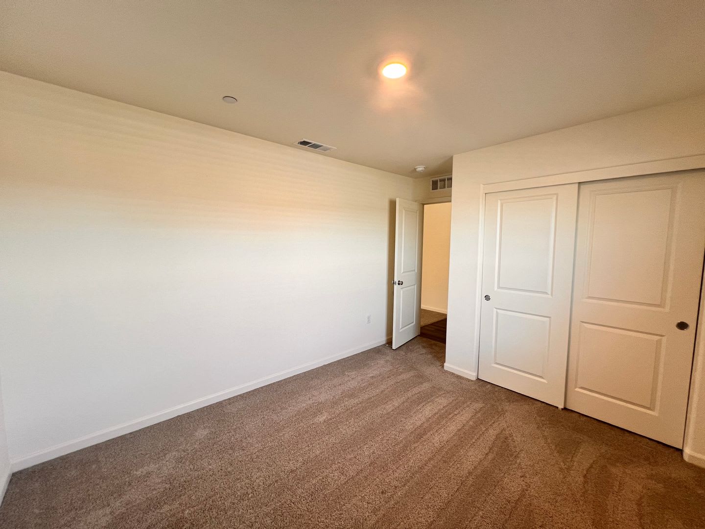 Beautiful 3-Bedroom Home in Southwest Bakersfield – Spacious Backyard & Great Location! – photo 4