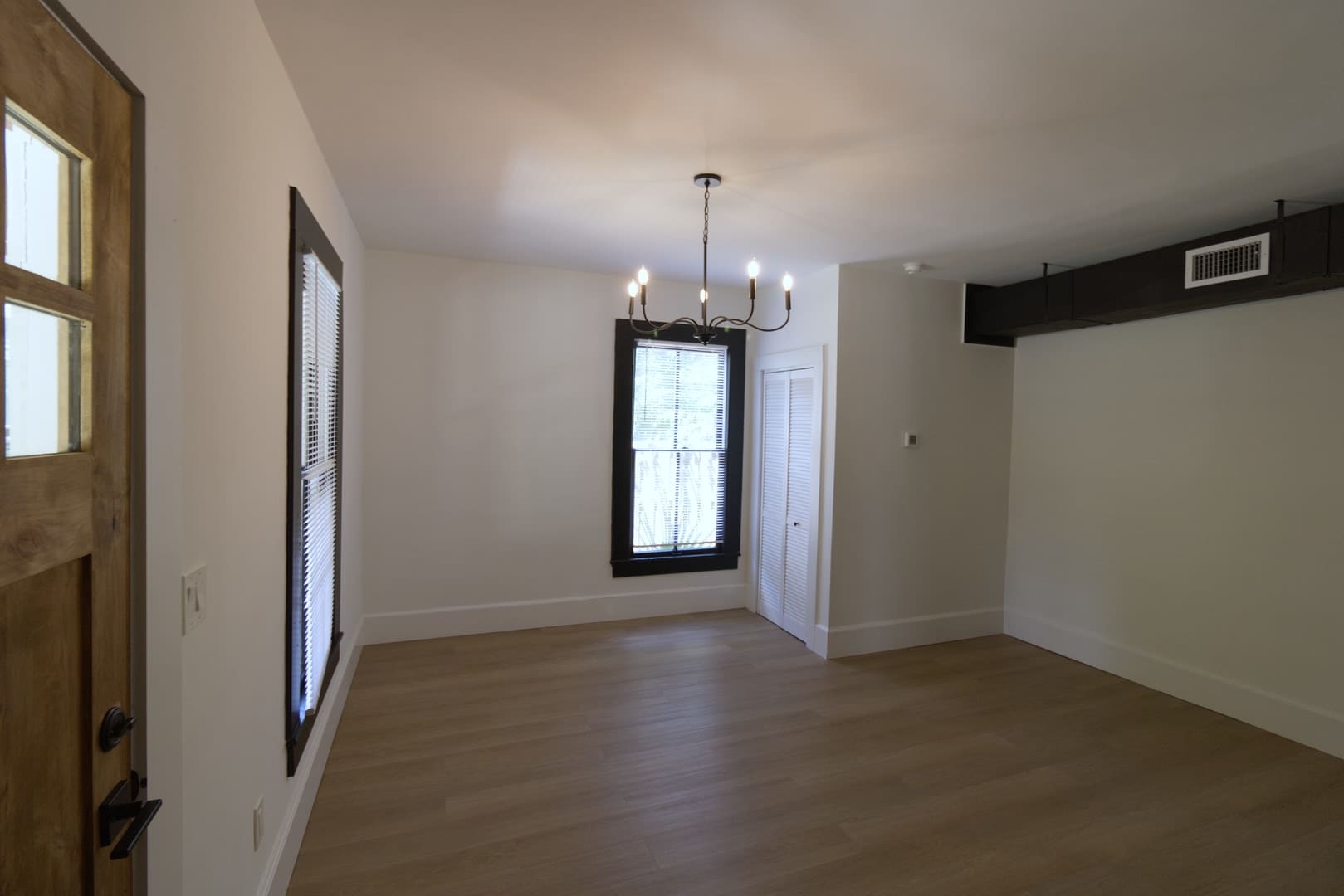 Beautifully Renovated 2-Bedroom Apartment in Duck Pond – photo 2