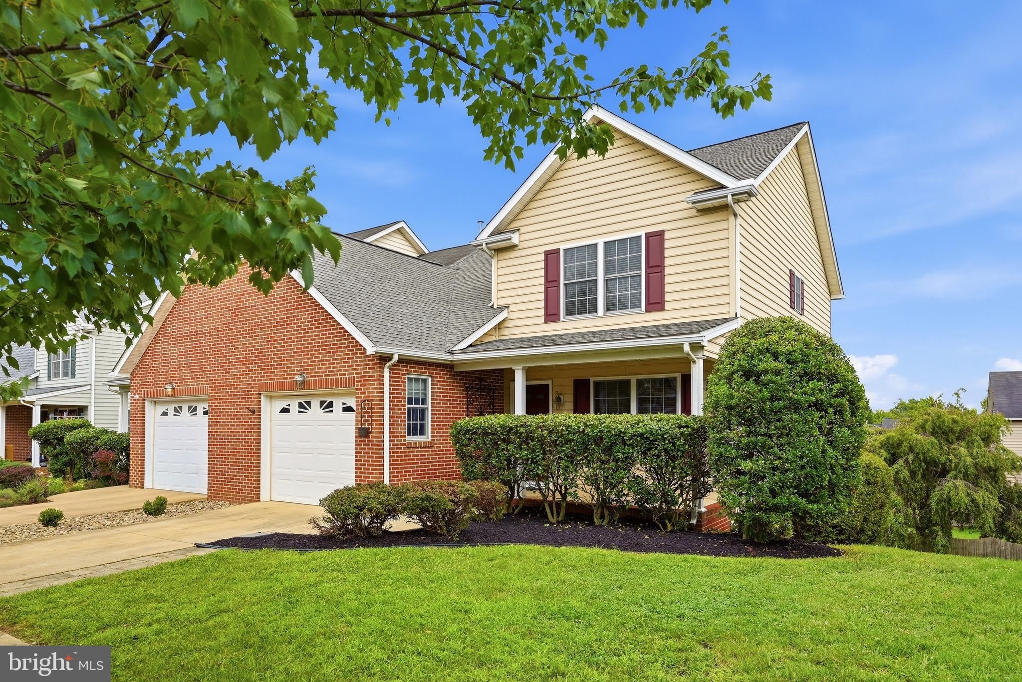 2068 Stoneleigh Drive – photo 2