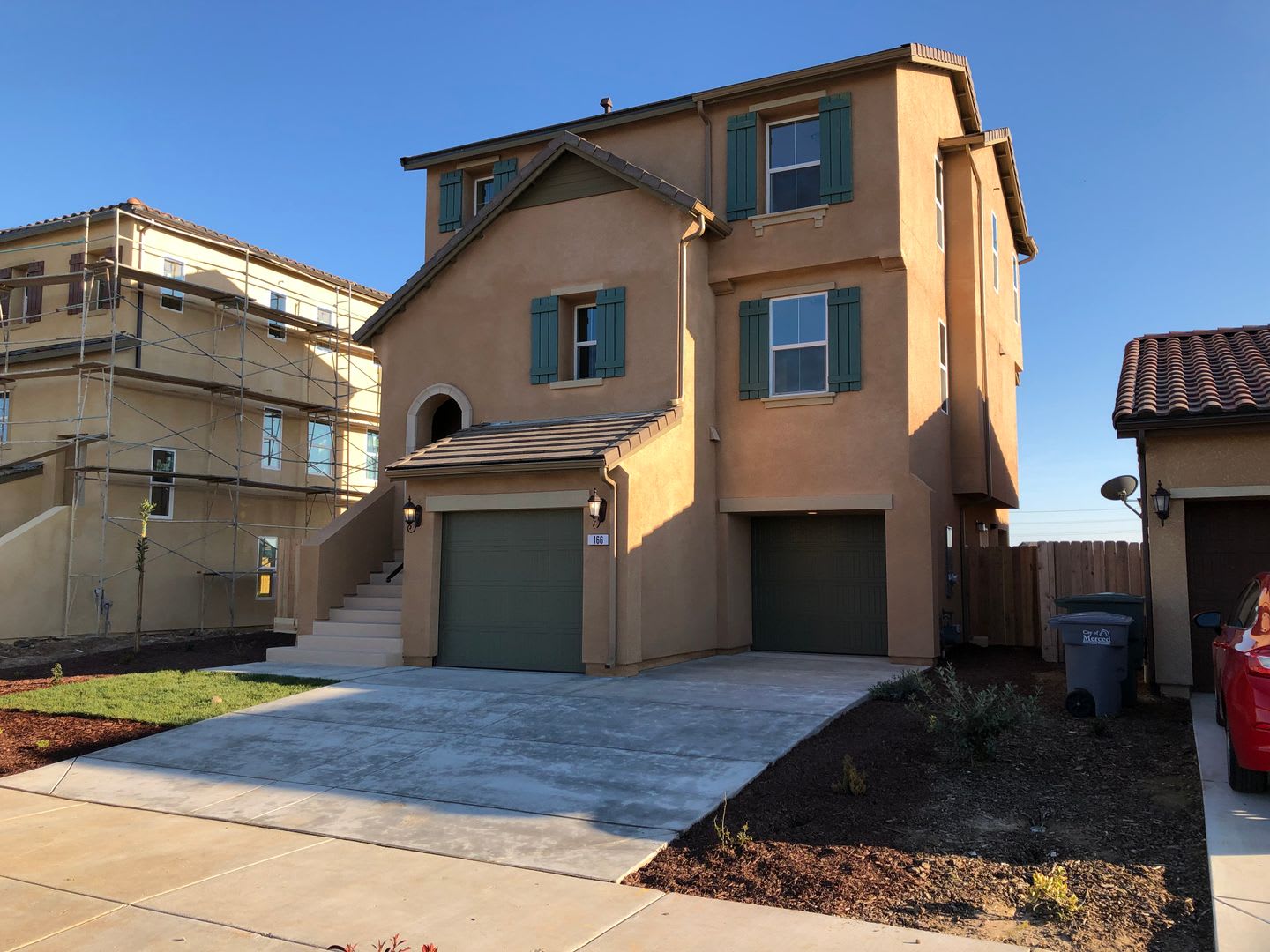 166 Barker LN. Merced. Available now! – photo 2