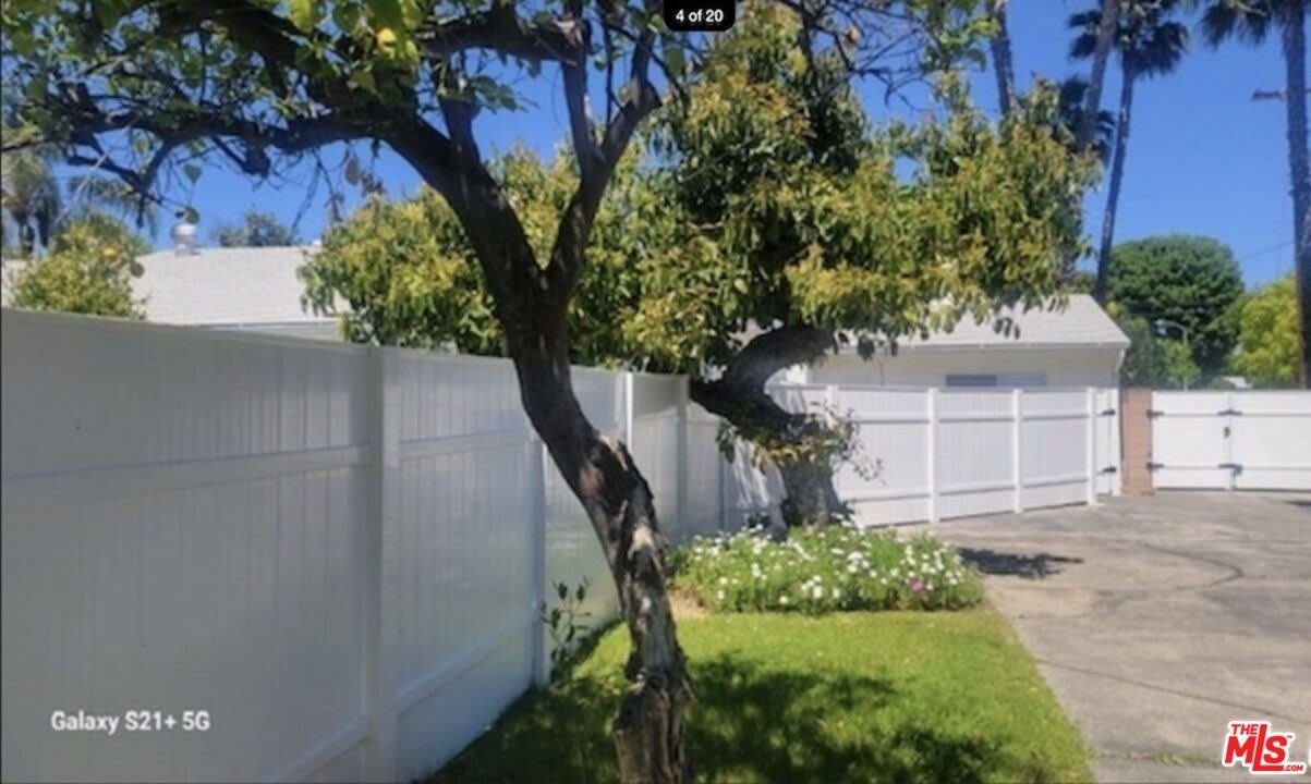 17402 Hart St – photo 3