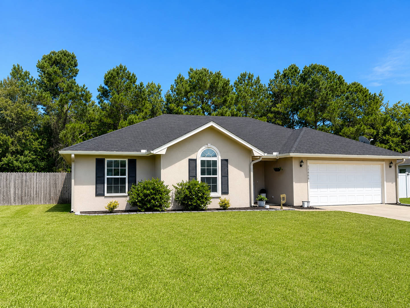 Updated 3/2 with fenced in yard! – photo 1