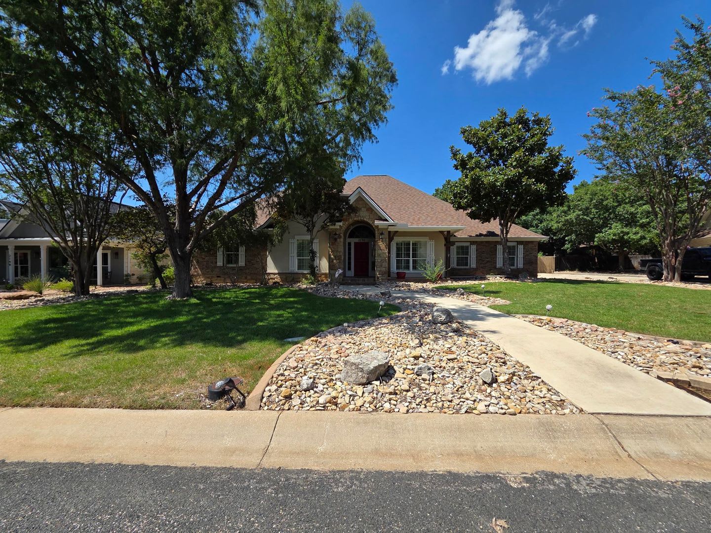 FOR LEASE!! Great location! – photo 1