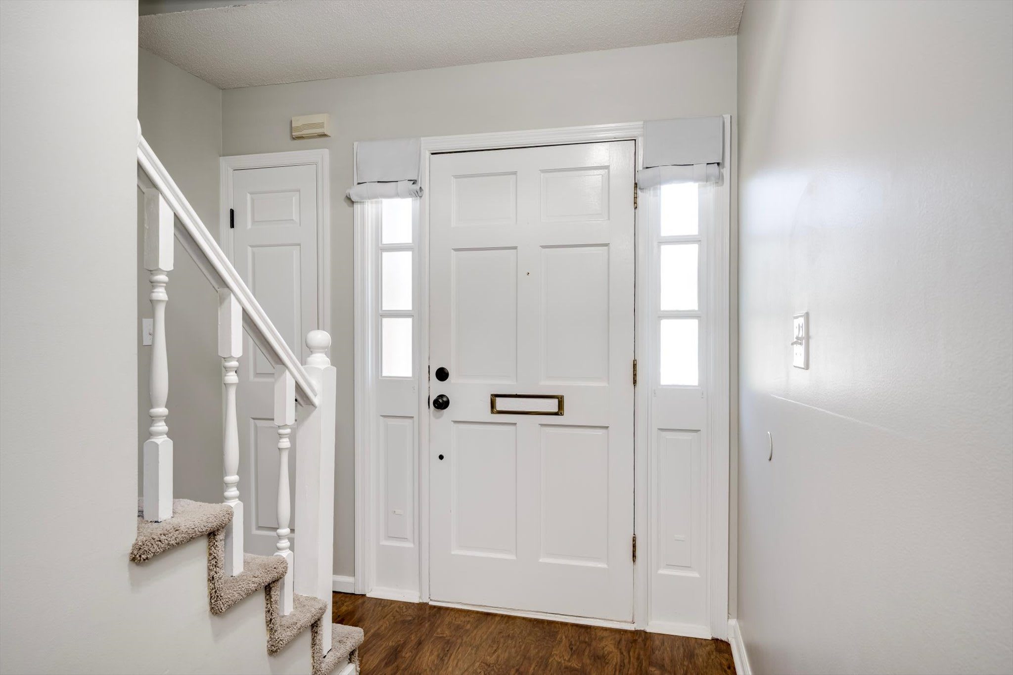 1054 Hickman Road – photo 4