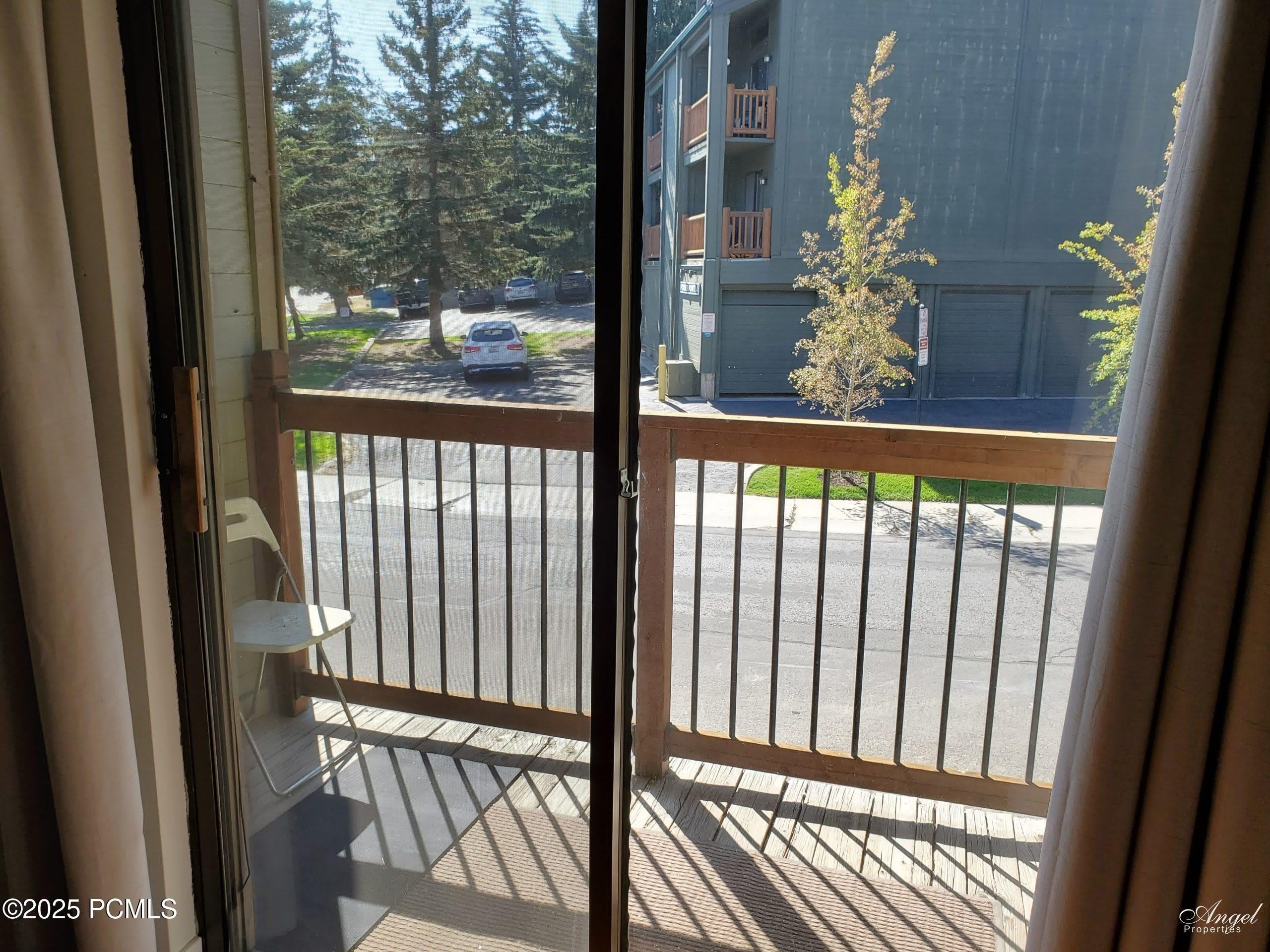 1530 Empire Avenue – photo 4