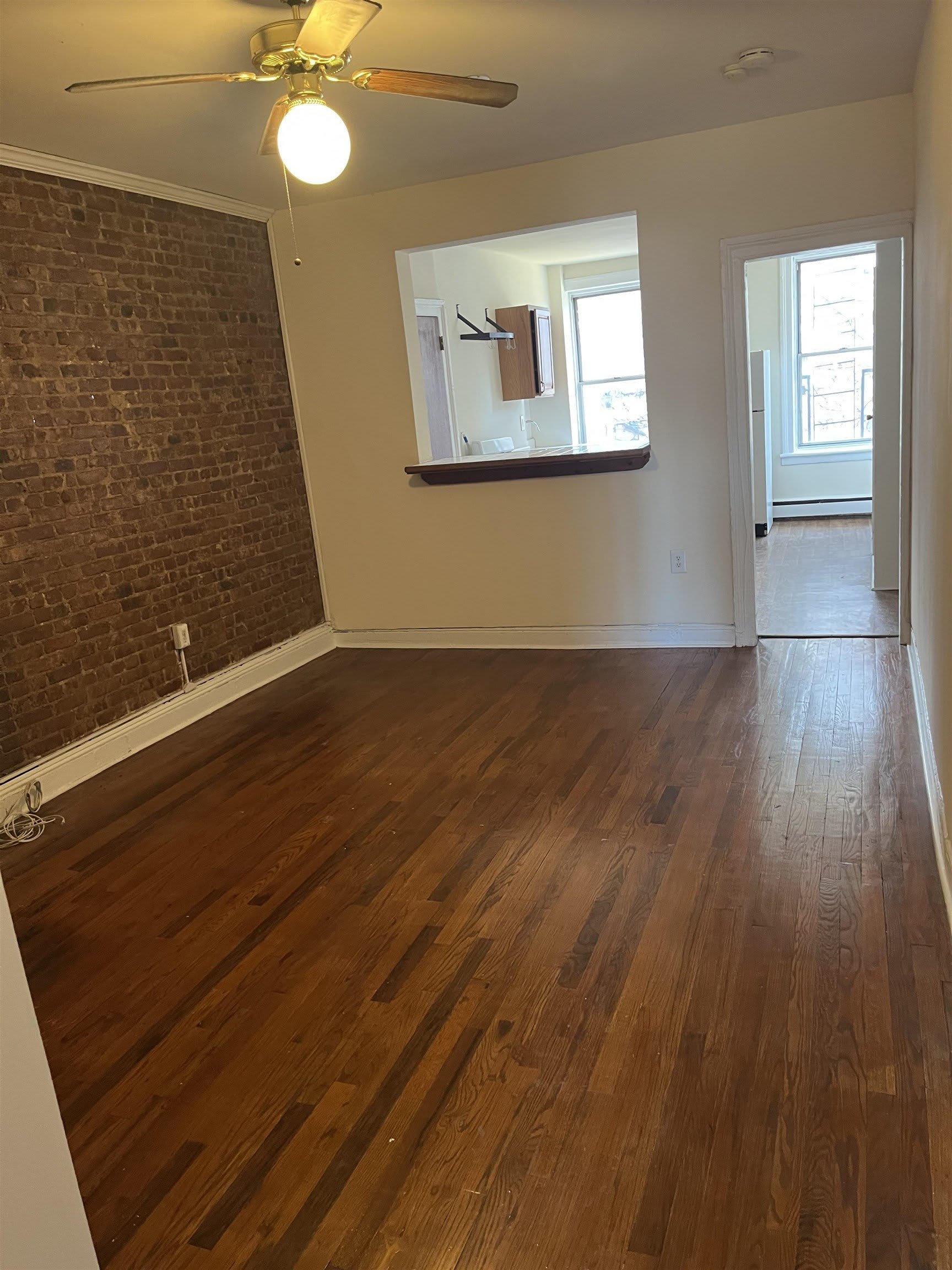 527 Willow Ave – photo 3