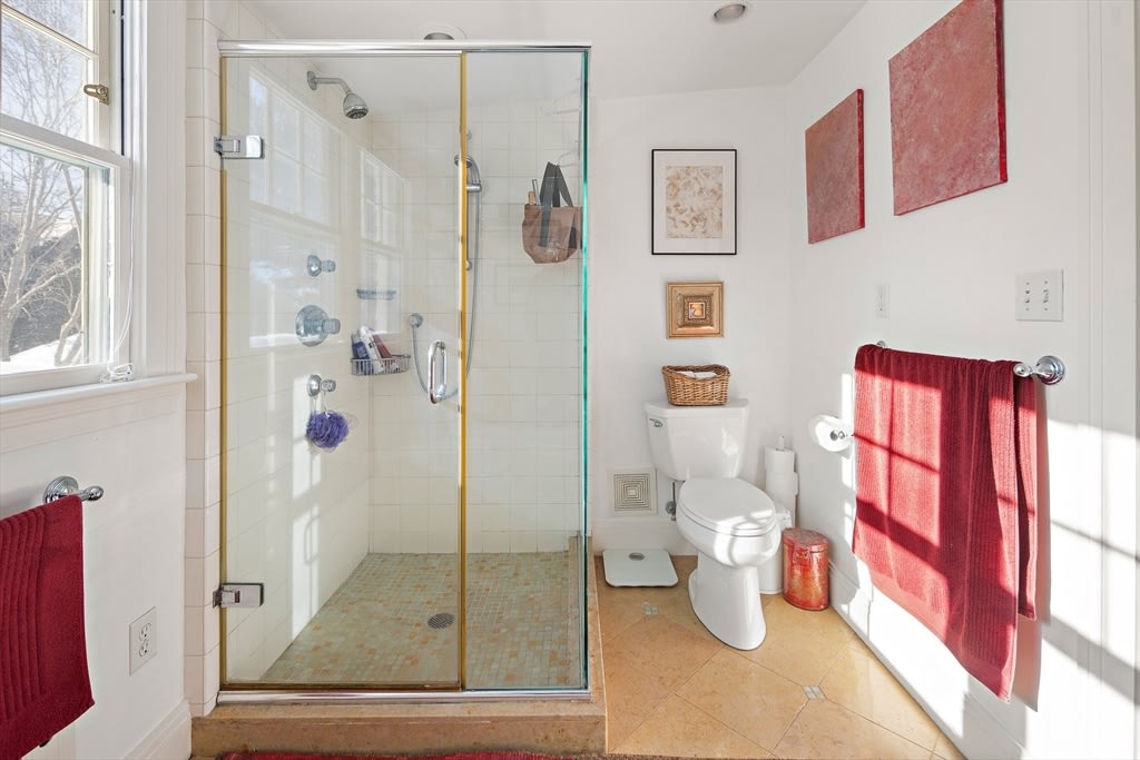 33 Lombard Rd – photo 5