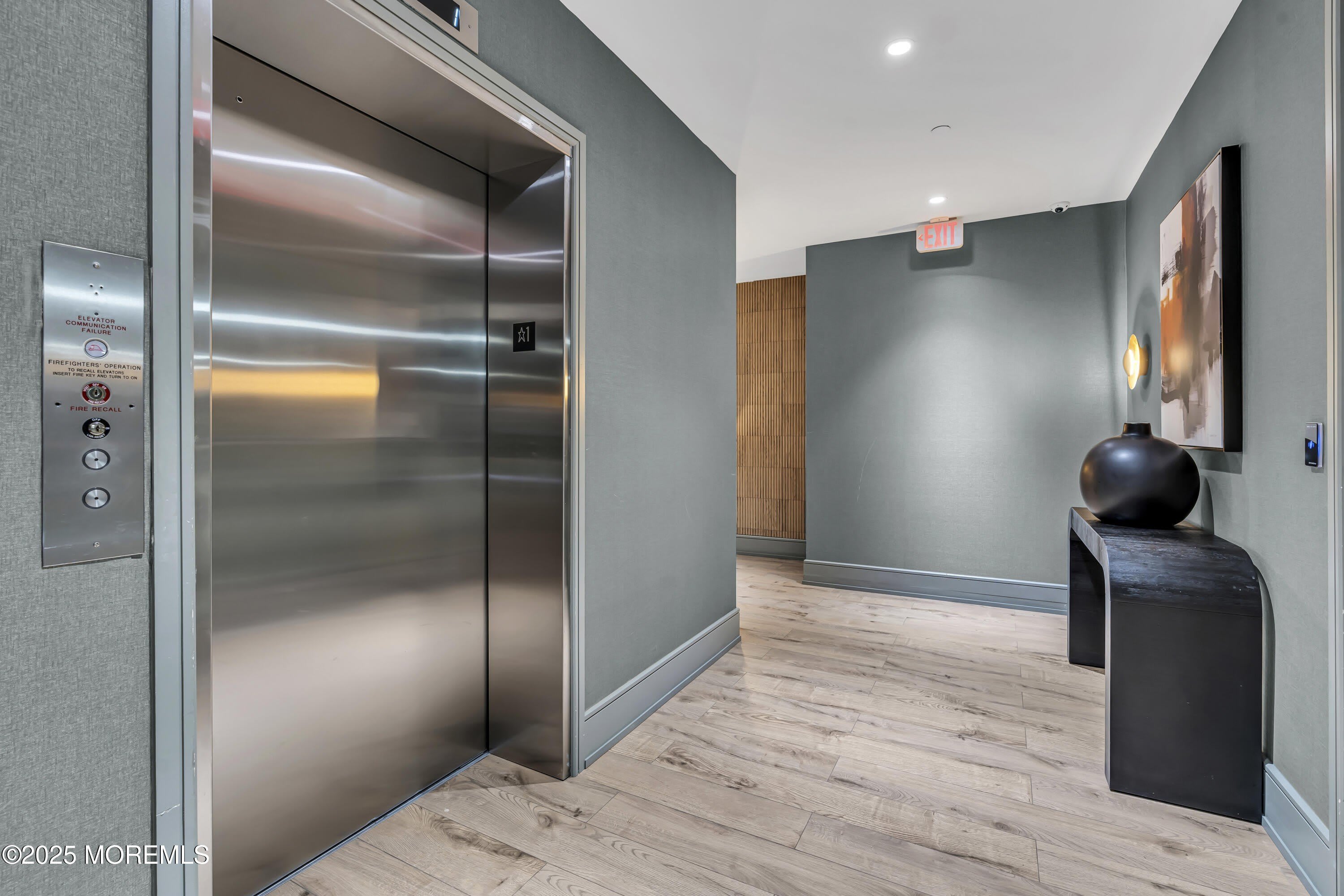 527 Bangs Avenue – photo 3