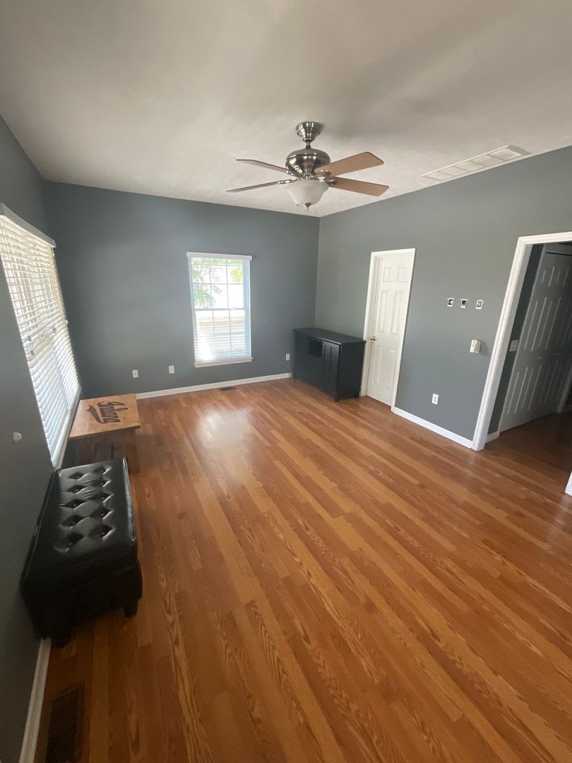 ****AVAILABLE AUGUST 2027**** Large 3 bed, 3 bath House with fenced yard – photo 3