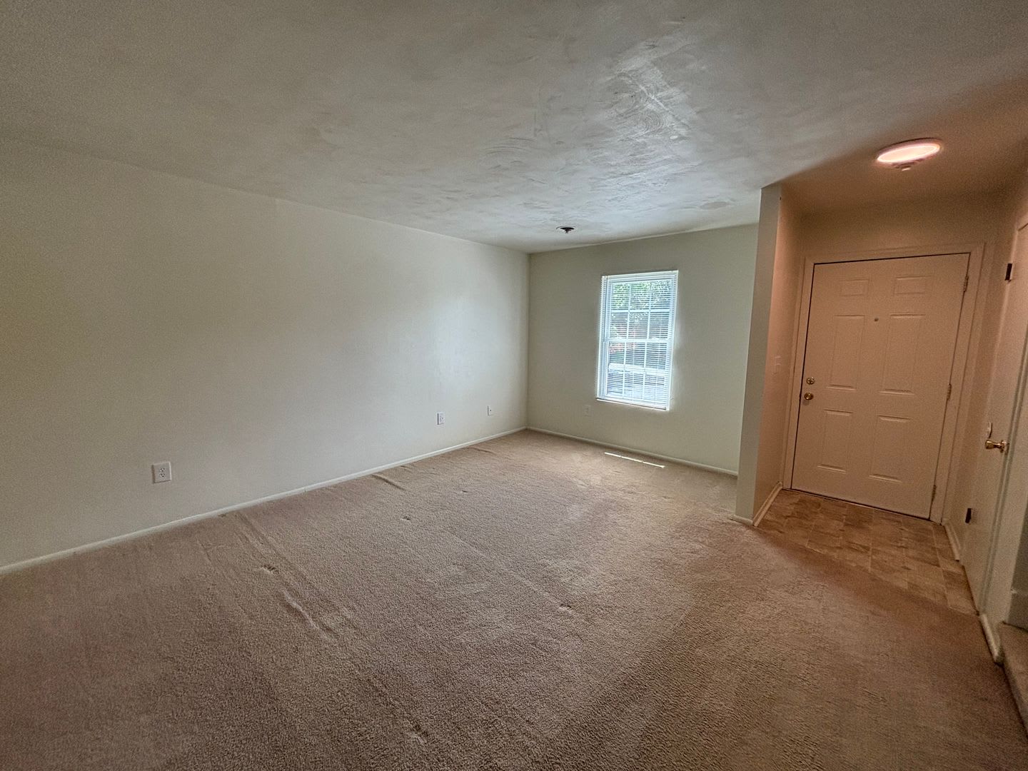 2 Bedroom, 1.5 Bath Townhouse – photo 4