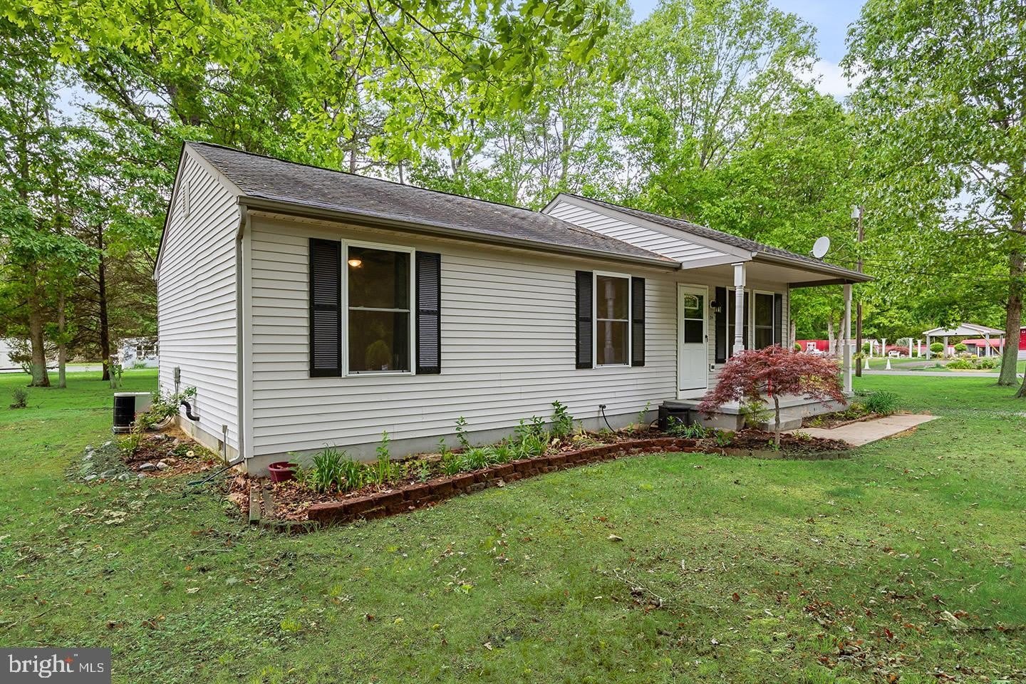 109 6TH AVE – photo 3