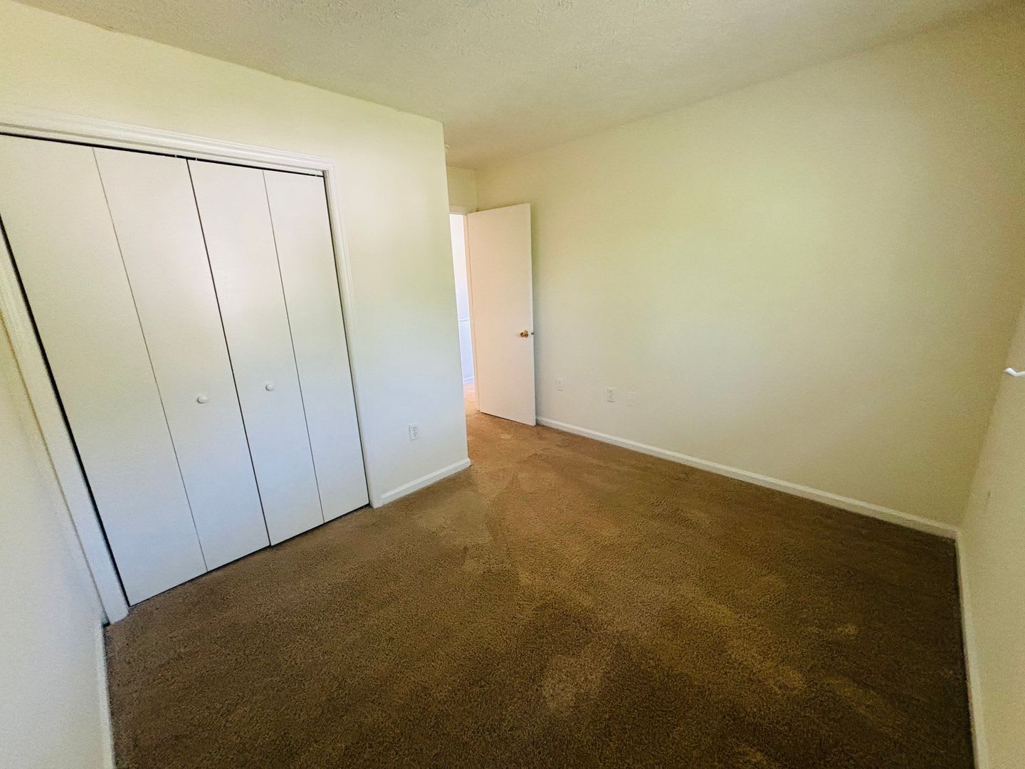 4 Bedroom 2.5 Bath Townhouse – photo 4