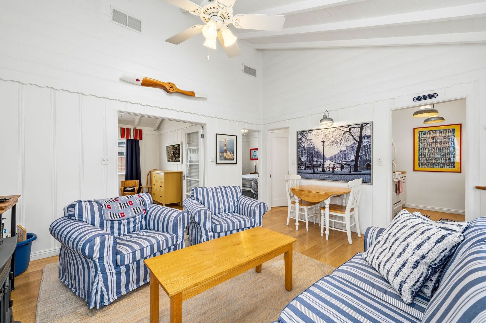 Balboa Island Coastal Charm Retreat – photo 3