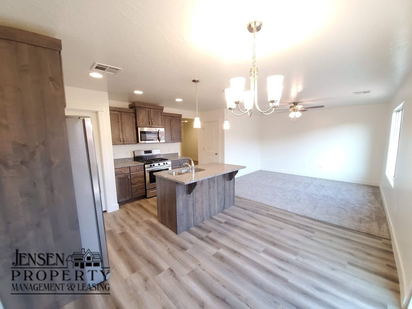 4 Bedroom Home in Desert Bluffs – photo 3