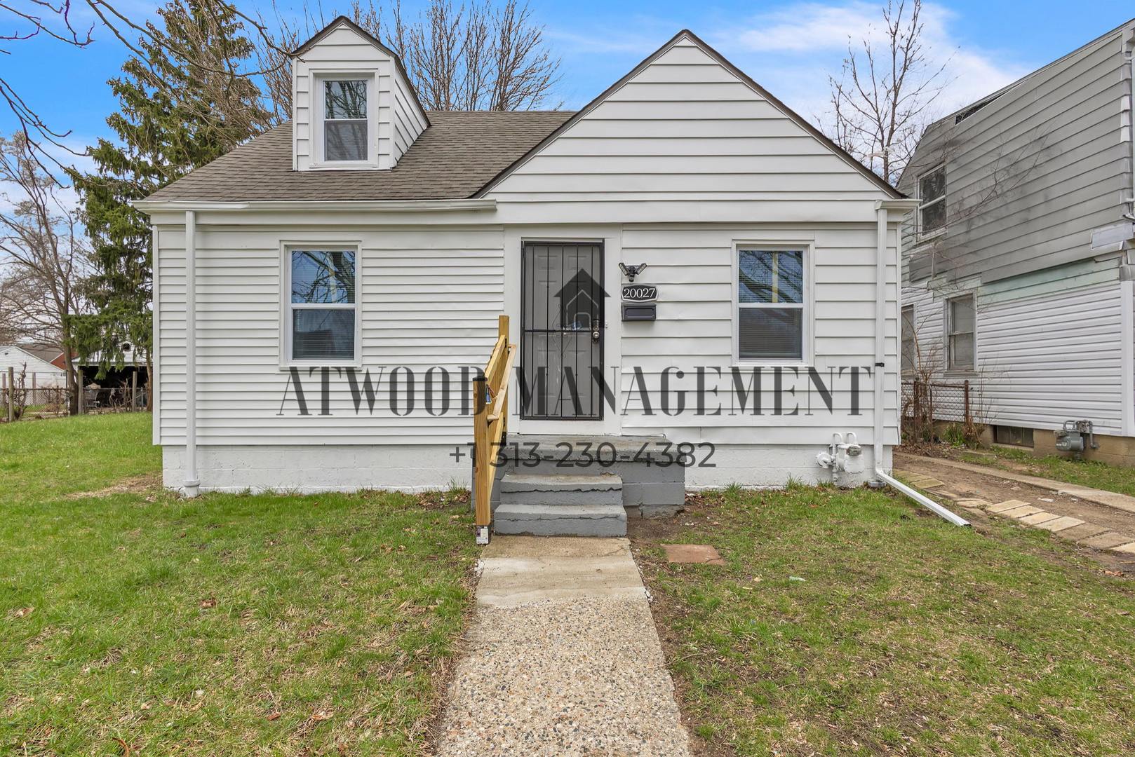 This beautifully updated 3-bedroom, 1-bath single-family home is ready for move-in! – photo 1