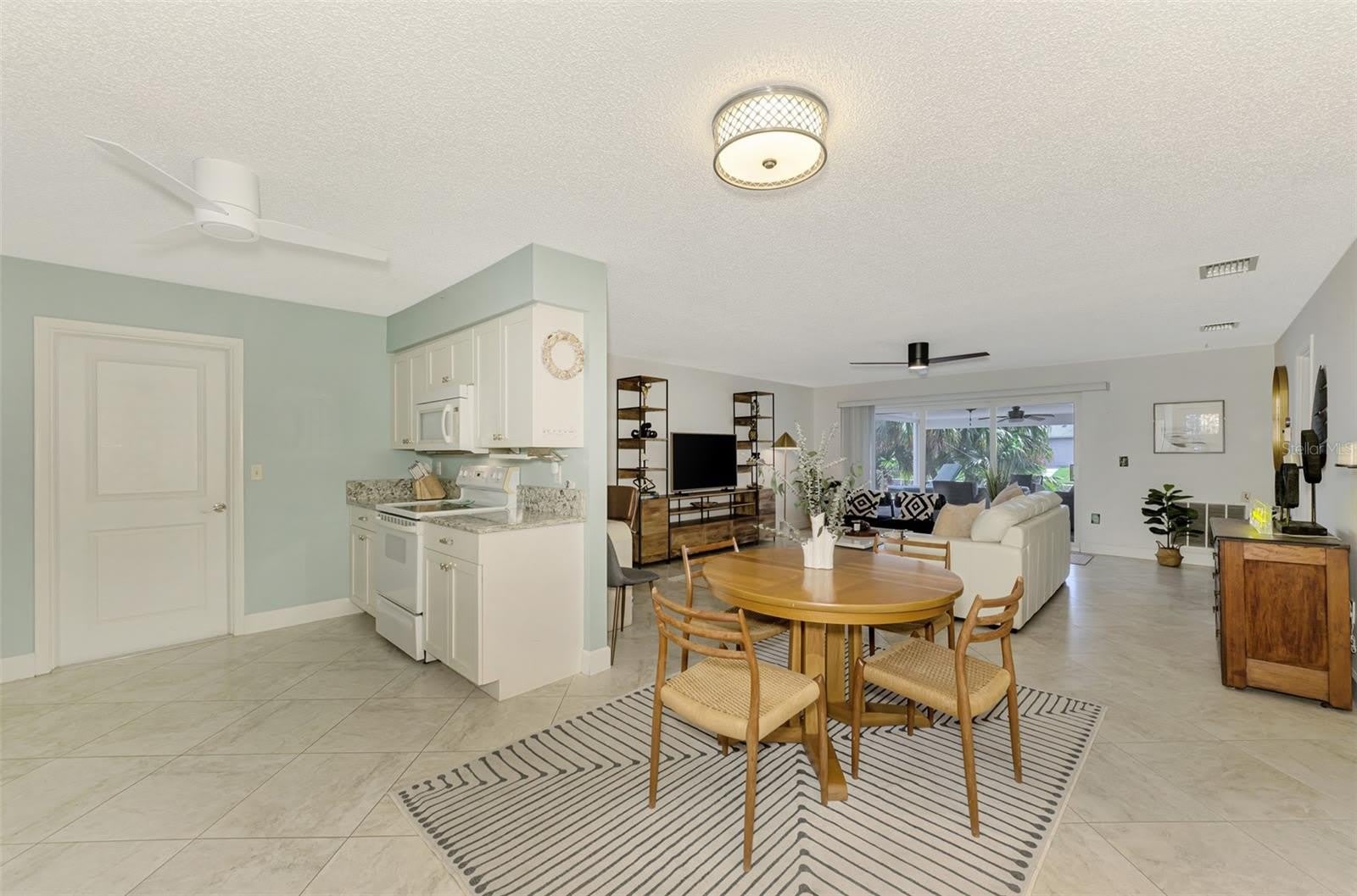 2643 Lear Road – photo 3