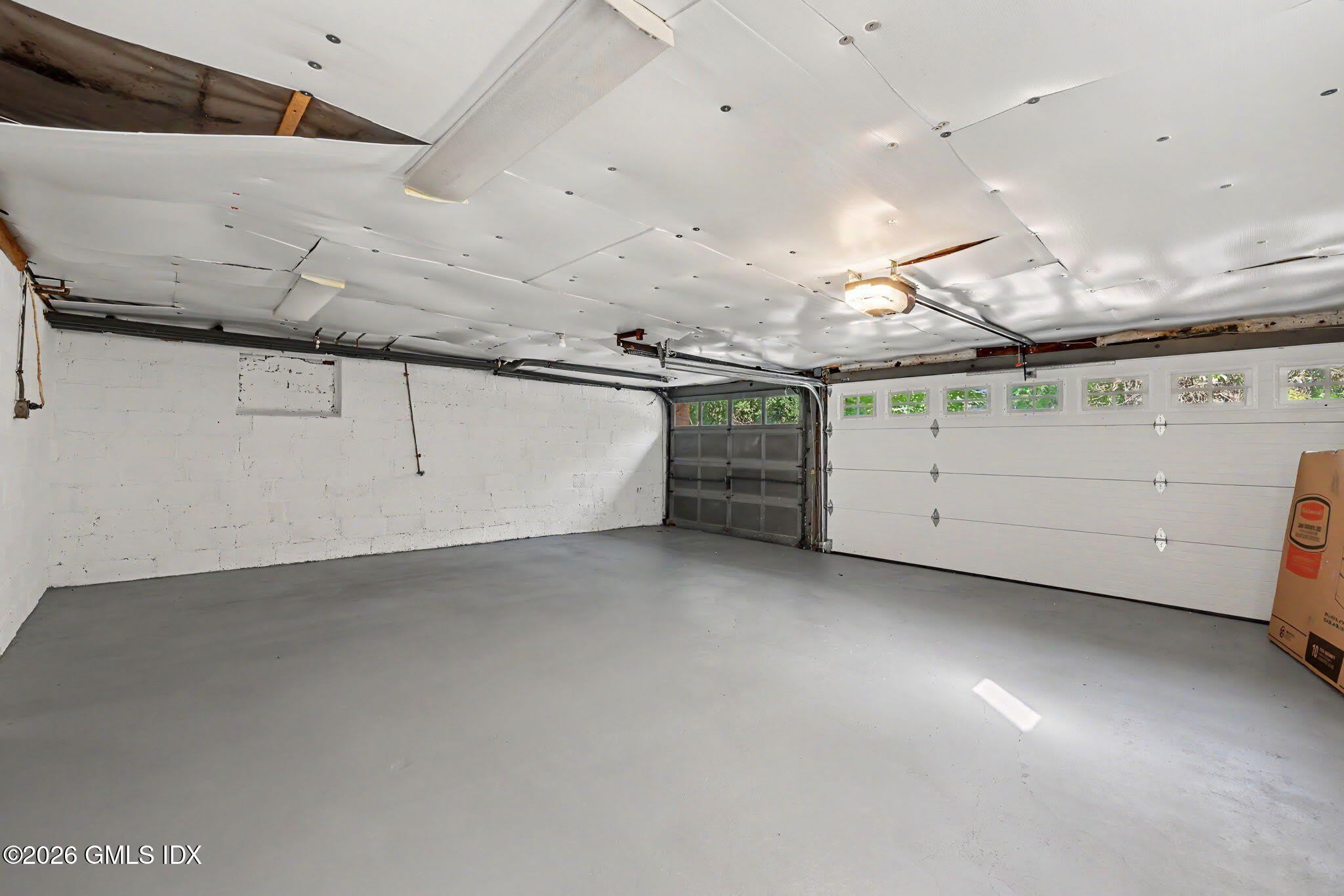 42 Oak Street – photo 1